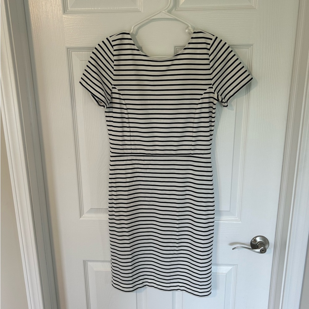 Banana republic size 4 navy blue and white striped bodycon dress.